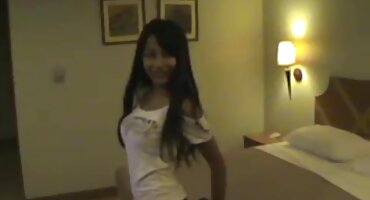 sex bươm tv Coquette trải sex vung trom dài trên vòi nước và được kiêm.